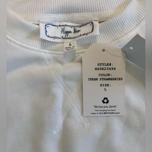 Hippie Rose Sweatshirt Women’s Large White Strawberries Cropped Casualwear New - Picture 2 of 7
